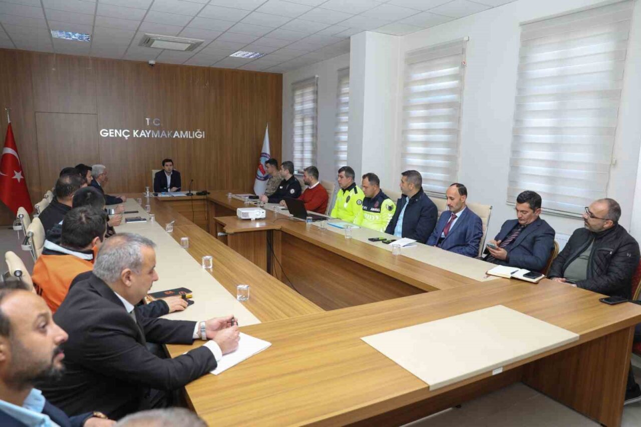 Bingöl'ün Genç ilçesinde, Kaymakam Muhammet Güzel başkanlığında kış tedbirleri görüşüldü.