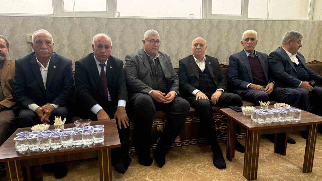 Şemsi Bayraktar, Adıyaman'ın Kahta ilçesinde taziye ziyaretinde bulundu. Beraberindeki TZOB