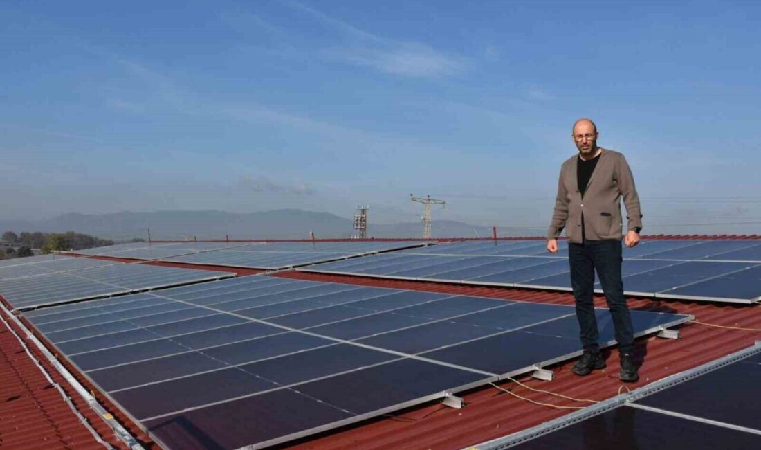 Germencik Belediyesi Güneş Enerji Sistemi ile Yıllık 2,2 Milyon TL Tasarruf Sağlayacak Aydın'ın Germencik ilçesinde, belediye tarafından devreye alınan güneş enerji sistemi,
