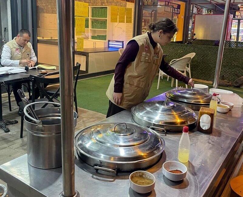 Adana'da 15 ilçe müdürlüğü, gıda güvenliğini sağlamak amacıyla yapılan denetimlerde