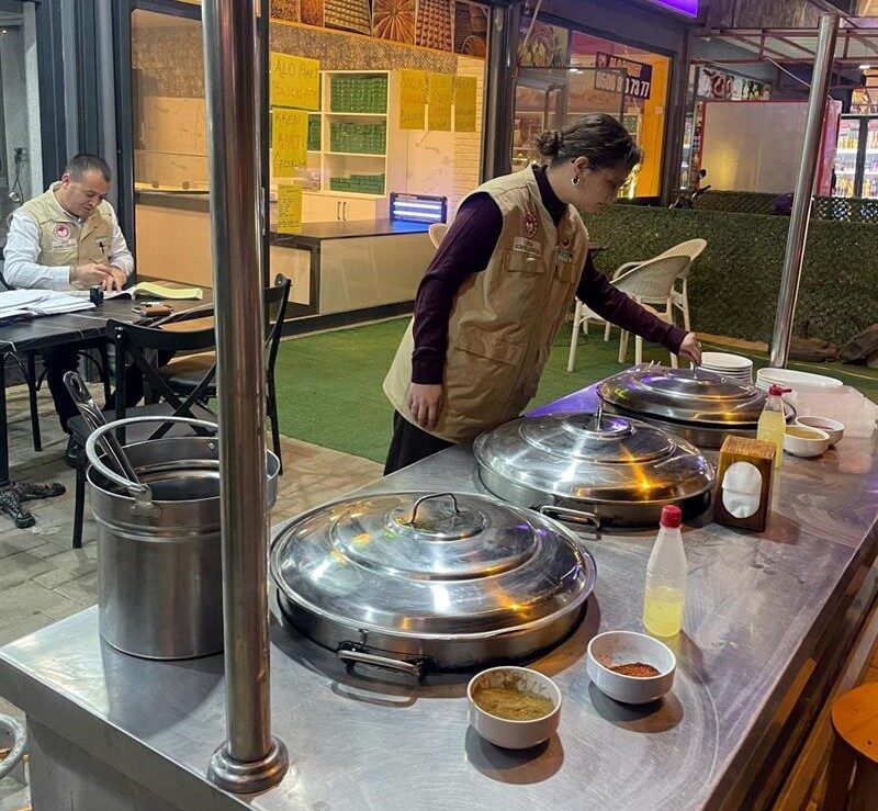 Adana’da Gıda Denetimlerinde 16 İşletmeye 715 Bin Lira Ceza Uygulandı