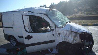 Kastamonu'da gizli buzlanma nedeniyle meydana gelen iki trafik kazasında toplamda