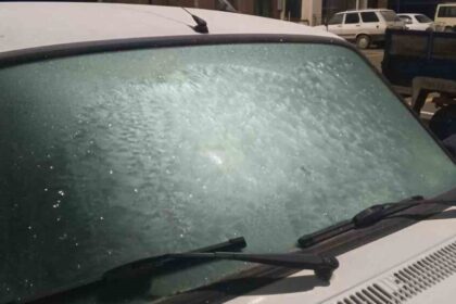 Adıyaman Gölbaşı’nda Hava Soğuk, Araç Camları Buzla Kaplandı