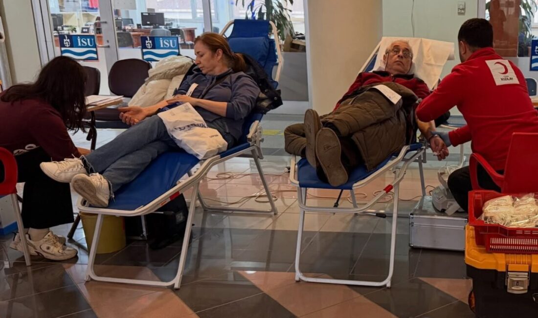 Gölcük Belediyesi ve Türk Kızılay işbirliğiyle gerçekleştirilen kan bağışı kampanyasında,