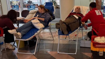 Gölcük Belediyesi ve Türk Kızılay işbirliğiyle gerçekleştirilen kan bağışı kampanyasında,