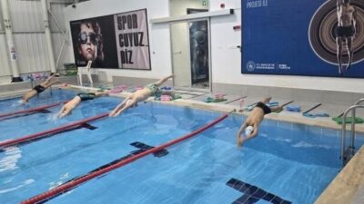 Bilecik'in Gölpazarı ilçesinde, Gençlik ve Spor Bakanlığı tarafından düzenlenen yüzme