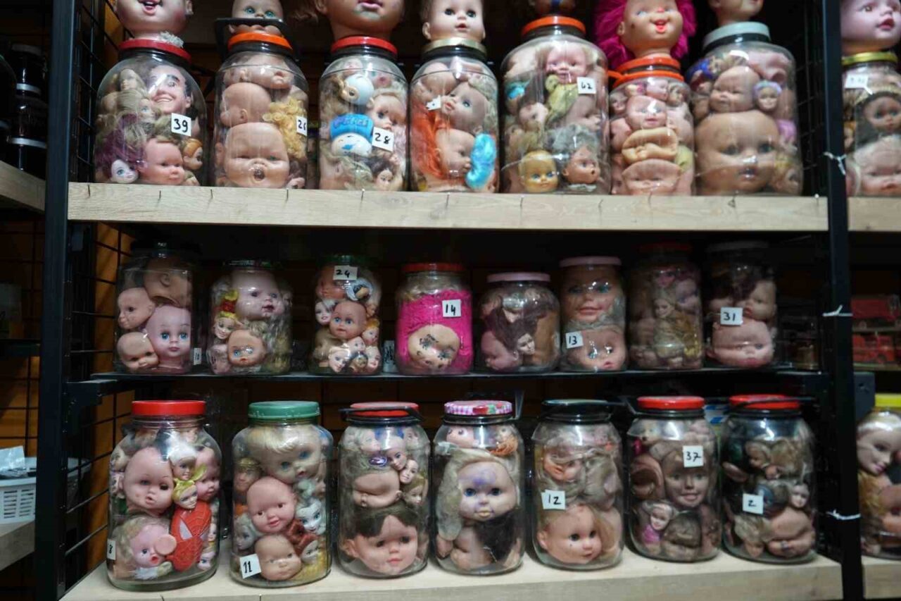 Kocaeli'de antika dükkanı işleten Hamdi Dinibütünoğlu, Kütahya'dan satın aldığı 5