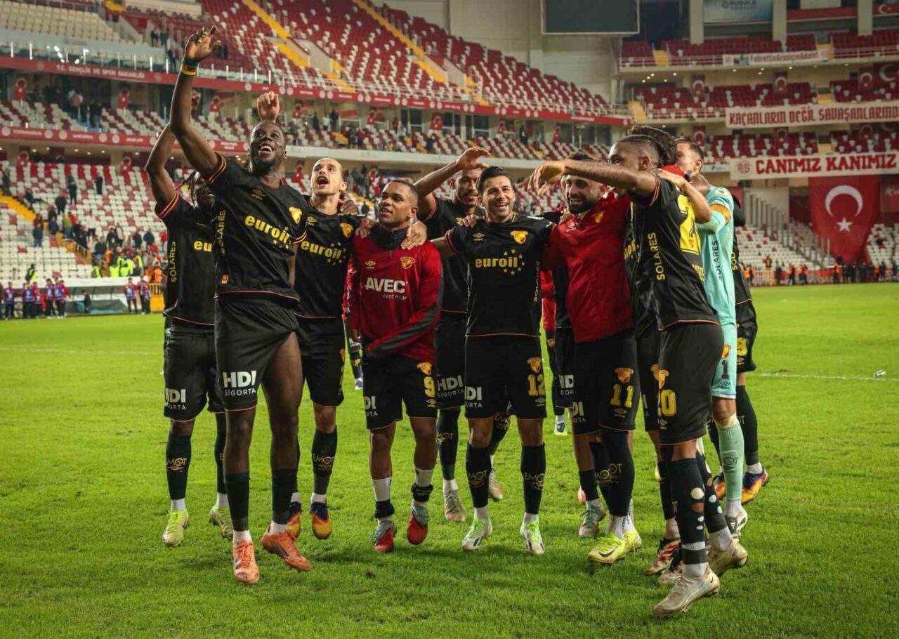 Göztepe, Süper Lig’in 14. haftasında Antalyaspor'u 2-1 yenerek üst üste