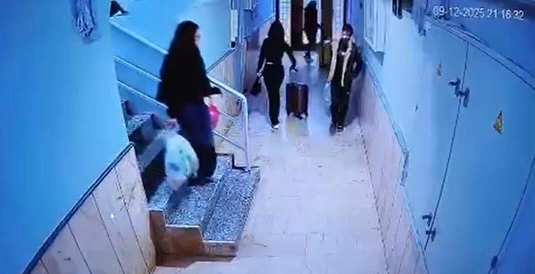 Güllü’nün Kızı ve Arkadaşının Avukatından Yurt Dışı İddialarına Yanıt: “Bırakın Yurt Dışını, Yalova’ya Gelecekleri Para Bile Yoktu” Ünlü sanatçı Güllü, kızı ve arkadaşıyla gittiği Yalova'daki terasta yaşamını