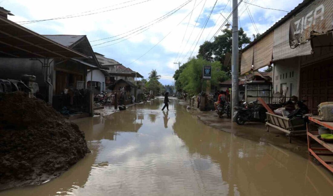 Güney Asya'daki sel ve toprak kaymaları sonucu hayatını kaybedenlerin sayısı