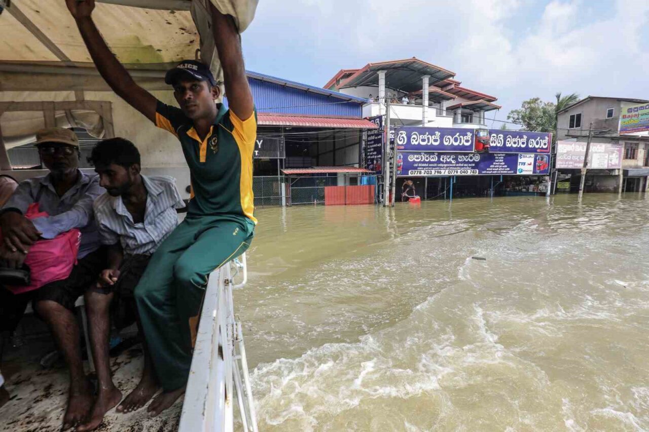 Güney Asya'daki sel ve heyelan felaketlerinde can kaybı artmaya devam