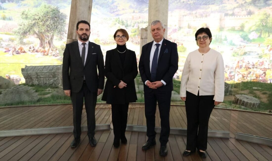 Gürcistan Acara Özerk Bölgesi Kültür Bakanı Eliso Bolkvadze, Bursa'da tarihi