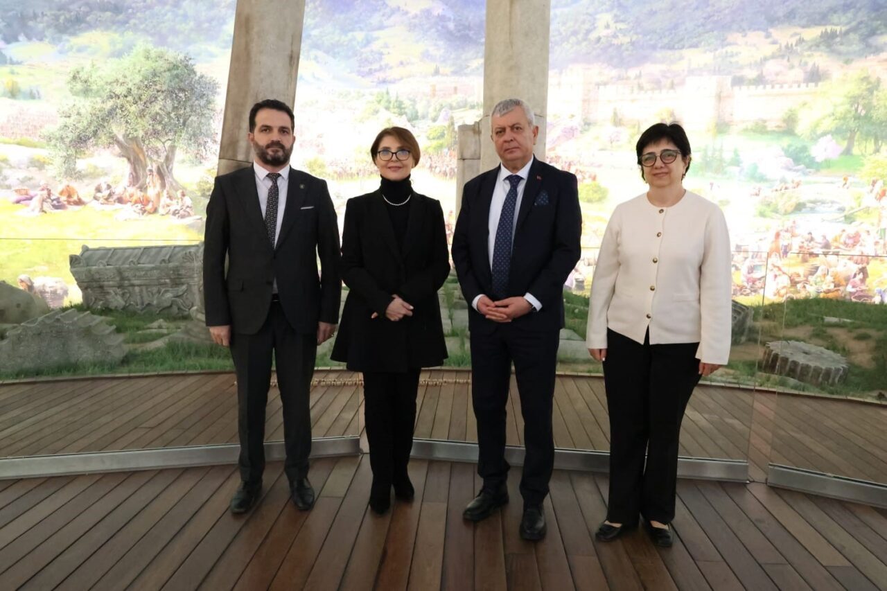 Gürcistan Acara Özerk Bölgesi Kültür Bakanı Eliso Bolkvadze, Bursa'da tarihi