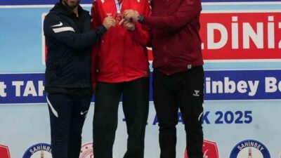 Gaziantep'in Şahinbey ilçesinde yapılan Büyükler Türkiye Güreş Şampiyonası'nda Elmira Yasin,