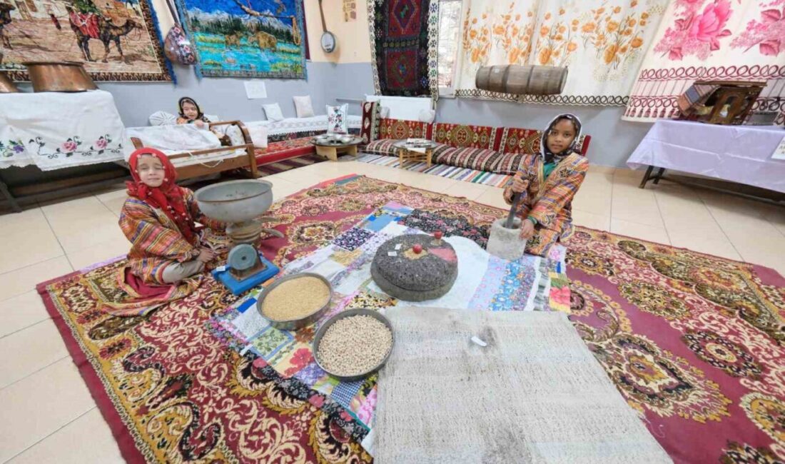 Sivas’ın Gürün ilçesindeki Suçatı Ortaokulu, "Unutulan Eşyaların Dili" sergisiyle geçmişe