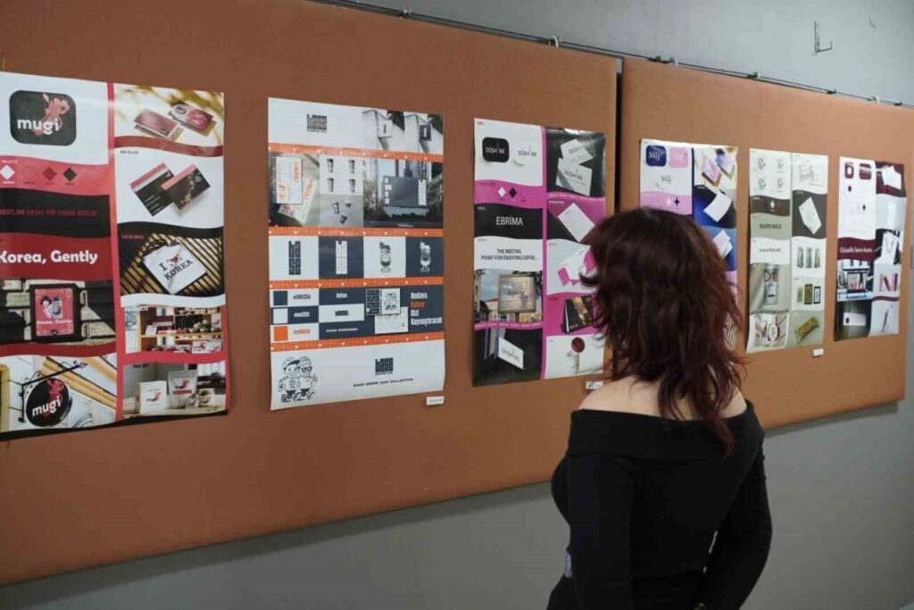 Anadolu Üniversitesi Güzel Sanatlar Eğitimi Bölümü’nden ‘Bir Varmış Bir Yokmuş’ Sergisiyle Yıl Sonu Kutlaması