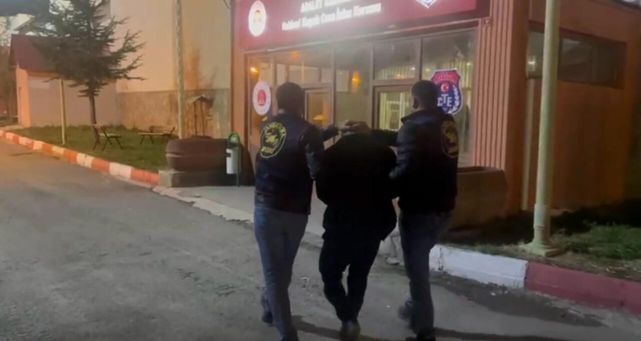 Hakkari’de Aranan 37 Yıl Hapis Cezası Olan M.K. Sınırda Yakalandı