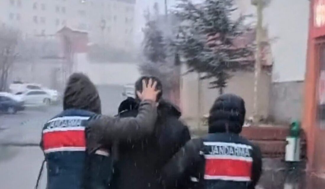 Yüksekova’da Uyuşturucu Ticareti Yapan İki Kişi Tutuklandı Hakkari'nin Yüksekova ilçesinde, jandarma ekipleri uyuşturucu ticareti ve kaçakçılık suçlarından