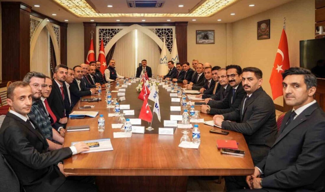 Hakkâri’de Afet Risk Azaltma Planı Değerlendirildi, Kurumsal İşbirliği Öne Çıktı Hakkâri'de, Vali Ali Çelik önderliğinde gerçekleştirilen toplantıda, İl Afet Risk