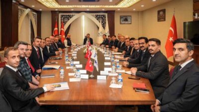 Hakkâri'de, Vali Ali Çelik önderliğinde gerçekleştirilen toplantıda, İl Afet Risk