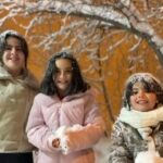 Hakkari’de kar yağışı, çocukların yüzünü güldürdü.