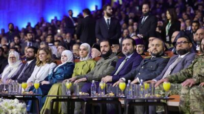 Suriye’nin devriminin ilk yıl dönümünde, Halep’teki hava saldırısında enkaz altında