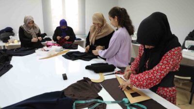 Haliliye Belediyesi, düzenlediği eğitim ve hobi kurslarıyla kadınların meslek edinmesini