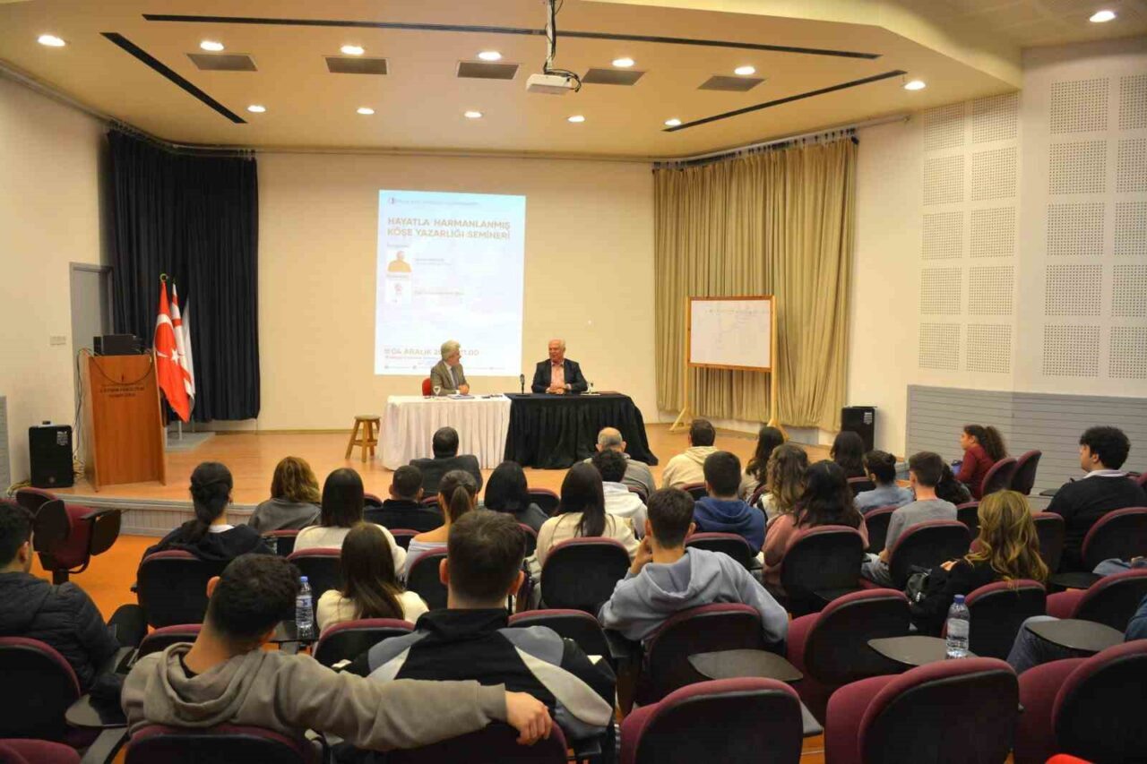 Hasan Hastürer, Yakın Doğu Üniversitesi'nde düzenlenen seminerde köşe yazarlığının önemini