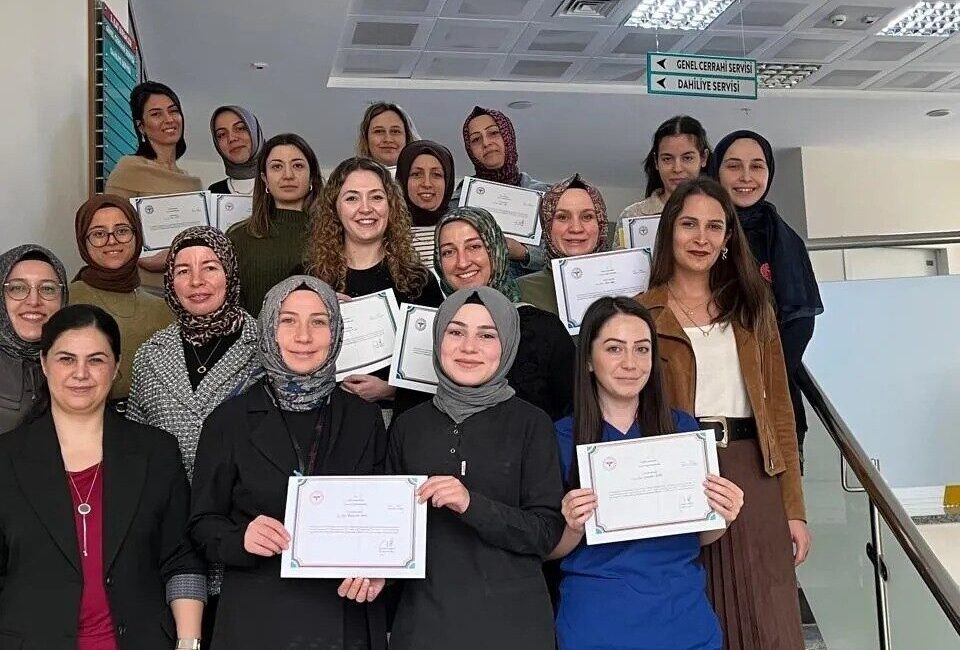 Durağan’da Anne Sütü ve Emzirme Eğitimi ile Sağlık Personeline Yönelik Bilgilendirme Yapıldı Sinop'un Durağan ilçesinde, İl Sağlık Müdürlüğü tarafından düzenlenen "Anne Sütü