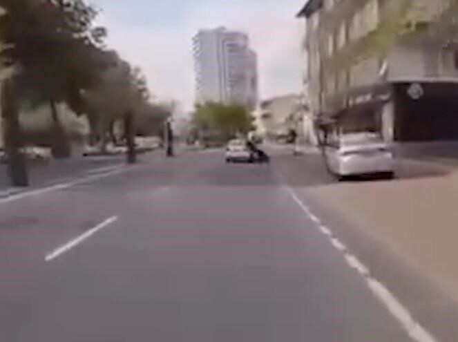 Kayseri’de Hatalı Şerit Değiştiren Otomobil Sürücüsü, Motosiklet Kazası Sonrası Gözaltına Alındı Kayseri'de D.S. (59) isimli otomobil sürücüsü, hatalı şerit değiştirerek motosiklet