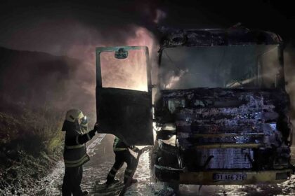 Antakya’da Seyir Halindeki Tırda Çıkan Yangın Araçta Büyük Hasara Neden Oldu