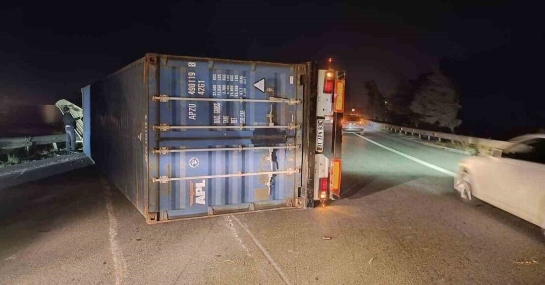 Hatay’da meydana gelen fırtına, İskenderun ve Payas ilçelerinde ulaşımda sorunlar