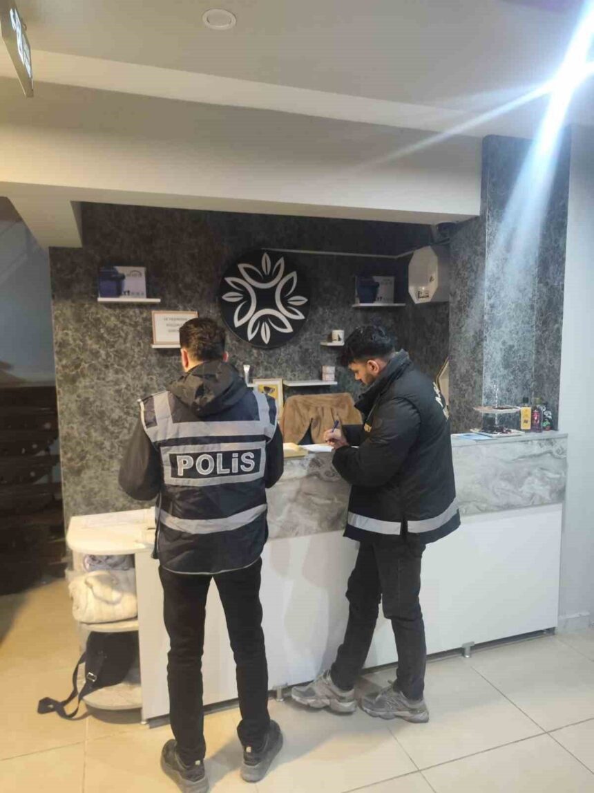 Hatay’da masaj ve spa salonlarına denetim yapıldı; 10 salon kontrol edildi, 64 kişi sorgulandı.