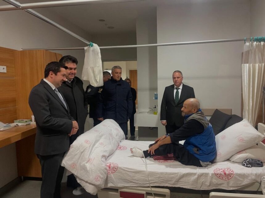 Havran’da Protokol, Güvenlik Güçleri ve Hastaları Yılbaşı Gecesinde Ziyaret Etti