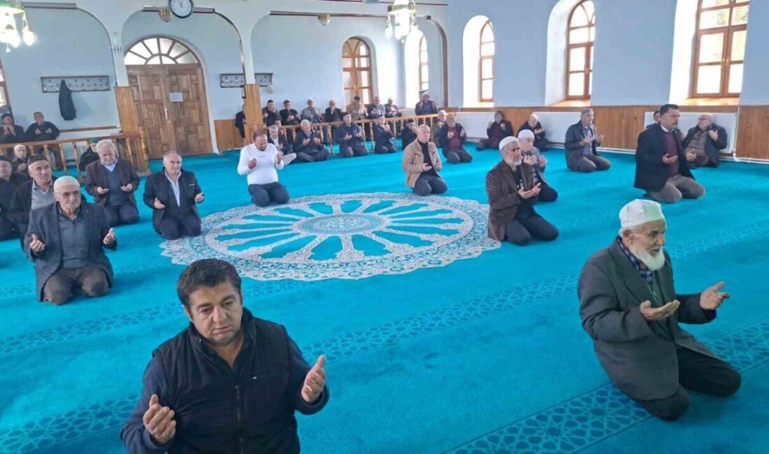 4 Aralık Dünya Madenciler Günü’nde Emet ve Hisarcık’ta hayatını kaybeden madenciler için Mevlid-i Şerif okutuldu, lokma dağıtıldı Kütahya'nın Emet ve Hisarcık ilçelerinde, 4 Aralık Dünya Madenciler Günü