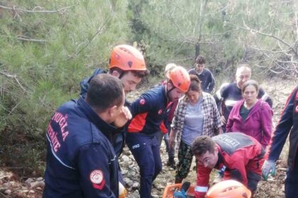 Hayvan otlatırken kayalıklardan düştü