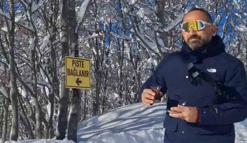 Rize’de karla birlikte kayak yapan vatandaş çay keyfine de devam ediyor.