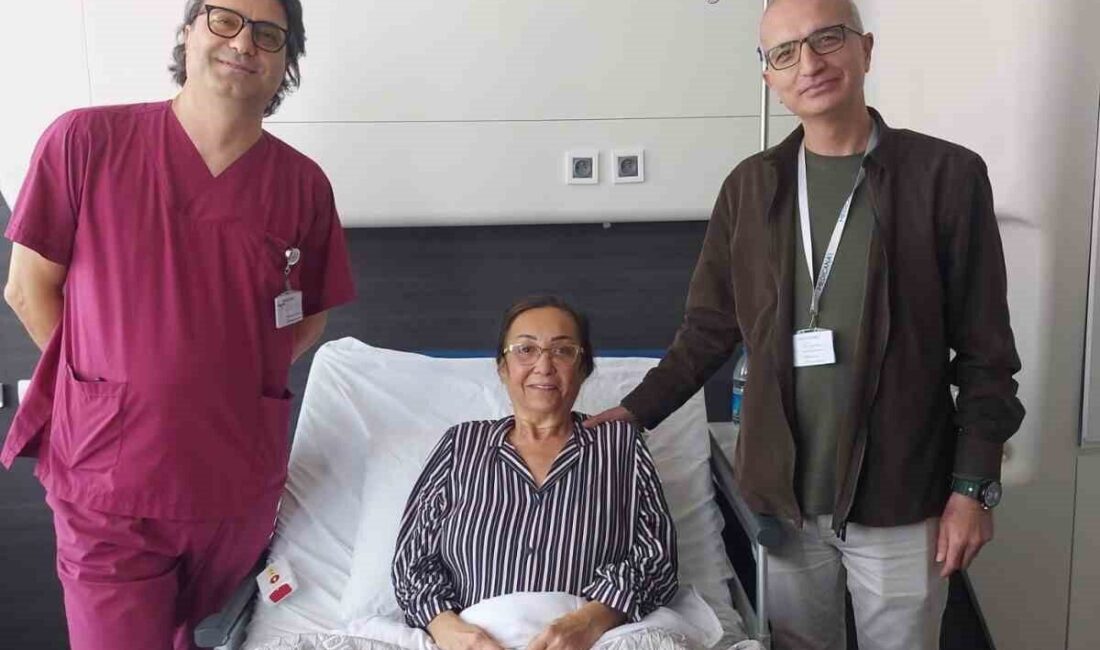 İzmir'de 67 yaşındaki Dilek Biroğlu, gözünde hipofiz bezinde 2.3 santimlik