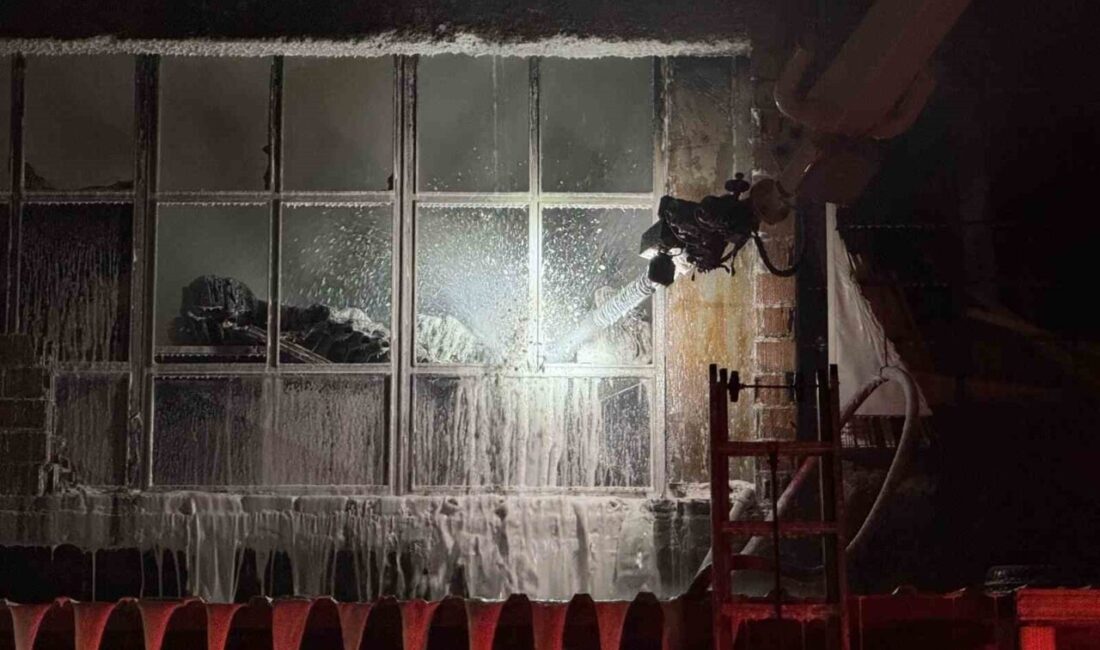 Sakarya'nın Arifiye ilçesindeki bir hırdavat dükkanında henüz bilinmeyen bir nedenle