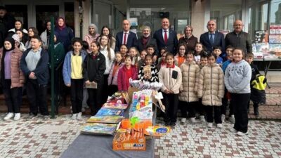 Kütahya'nın Hisarcık ilçesinde ilk kez düzenlenen kitap fuarında yazar Mesut