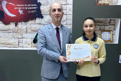 Kütahya’da Verem Eğitimi Haftası Etkinliği Kapsamında Şiir Yarışmasını Hisarcık Şehitleri Ortaokulu Öğrencisi Sude Tunç Kazandı