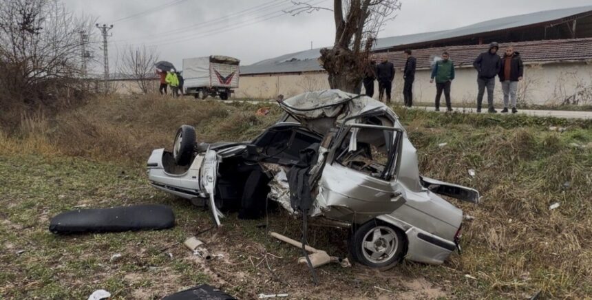 Tokat’ın Zile ilçesinde meydana gelen trafik kazasında ağır yaralanan sürücü, hastanede hayatını kaybetti.