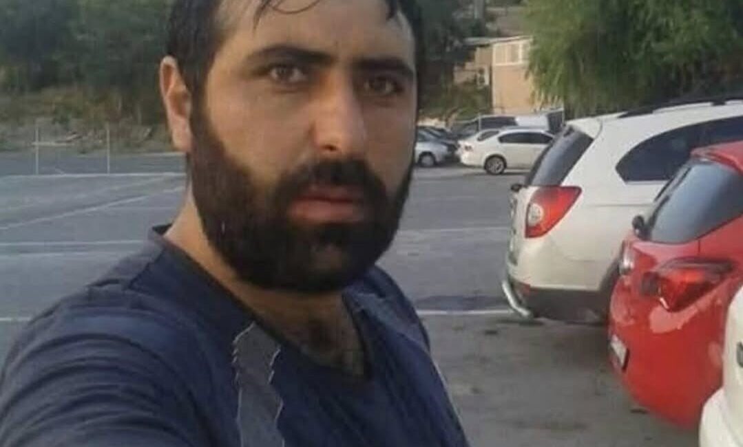 Şırnak'ın İdil ilçesinde 36 yaşındaki çiftçi Hasan Akarsu, tarlasında çalışırken