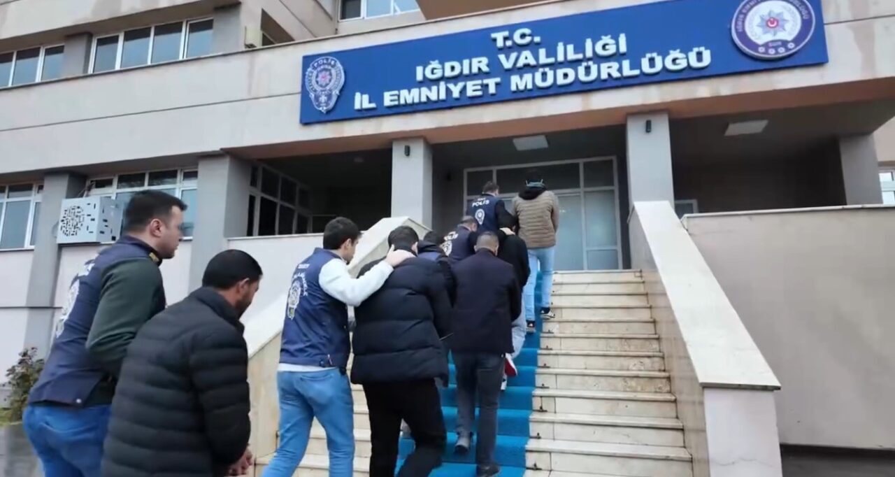 Iğdır Emniyet Müdürlüğü, siber suçlarla mücadele kapsamında düzenlediği operasyonda "çevrimiçi