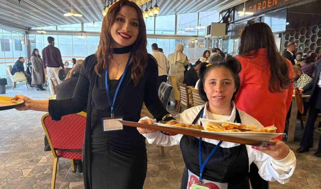 Iğdır'da 3 Aralık Dünya Engelliler Günü'nde özel gereksinimli bireyler, kafe