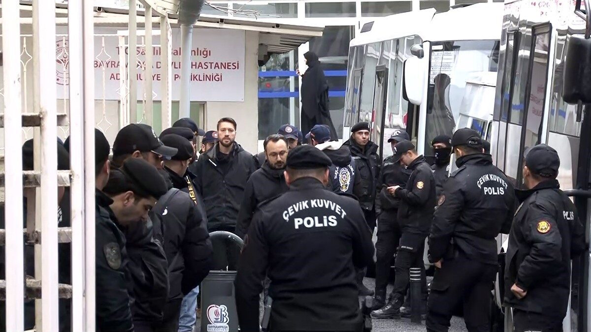 İstanbul’da Bahis Operasyonunda Gözaltına Alınan 37 Şüpheli Sağlık Kontrolü İçin Hastaneye Sevk Edildi