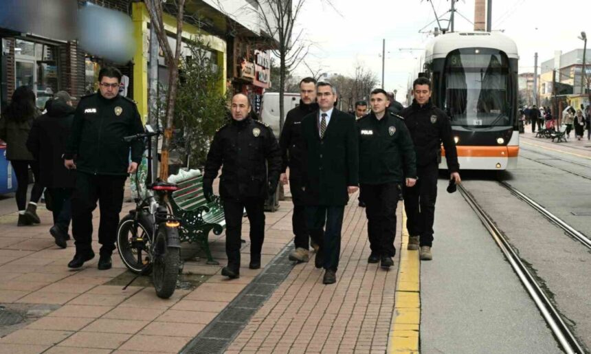 Eskişehir Emniyet Müdürü Tolga Yılmaz, yılbaşı güvenlik önlemlerini denetledi.