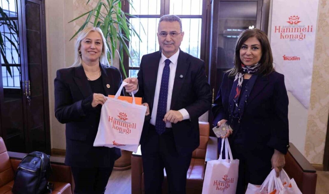 İlkadım Belediye Başkanı İhsan Kurnaz, kadın muhtarlarla bir araya gelerek,