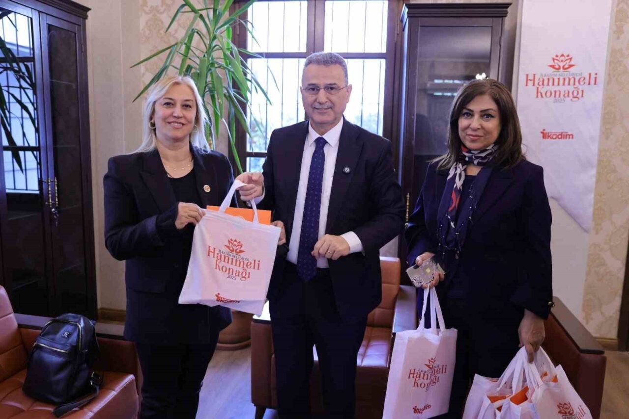 İlkadım Belediye Başkanı İhsan Kurnaz, kadın muhtarlarla bir araya gelerek,
