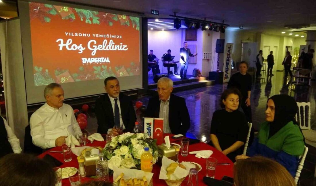 Özel İmperial Hastanesi Yılsonu Yemeğinde Doktorlar ve Personel Bir Araya Geldi Özel İmperial Hastanesi, yılsonu yemeğinde doktorlar, ortaklar ve personeli bir